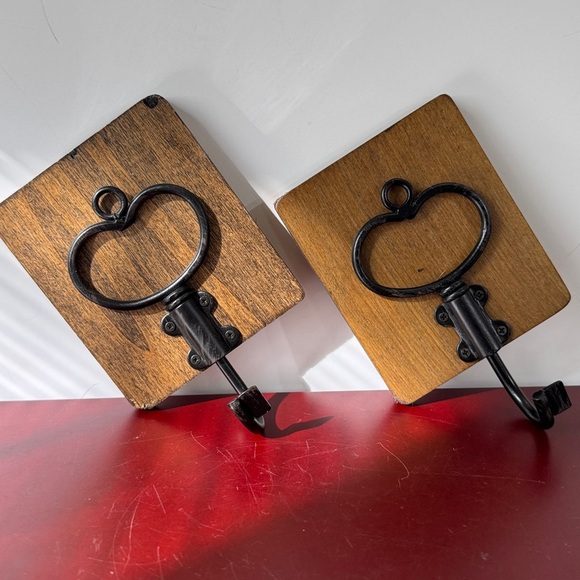 Rustic Wooden Wall Hooks w/Black Metal Heart Shape Key to My Heart style Accents - Picture 2 of 5